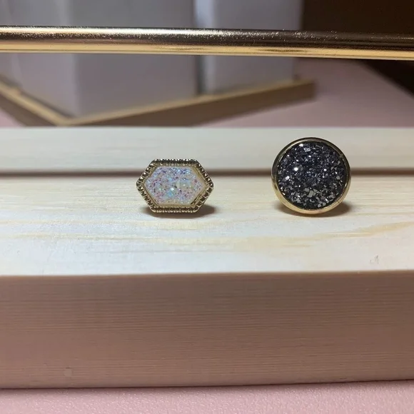 SALE💚 any 3 for $18 💚
Colorful Druzy Stone Stud Earrings Gold - Picture 1 of 2